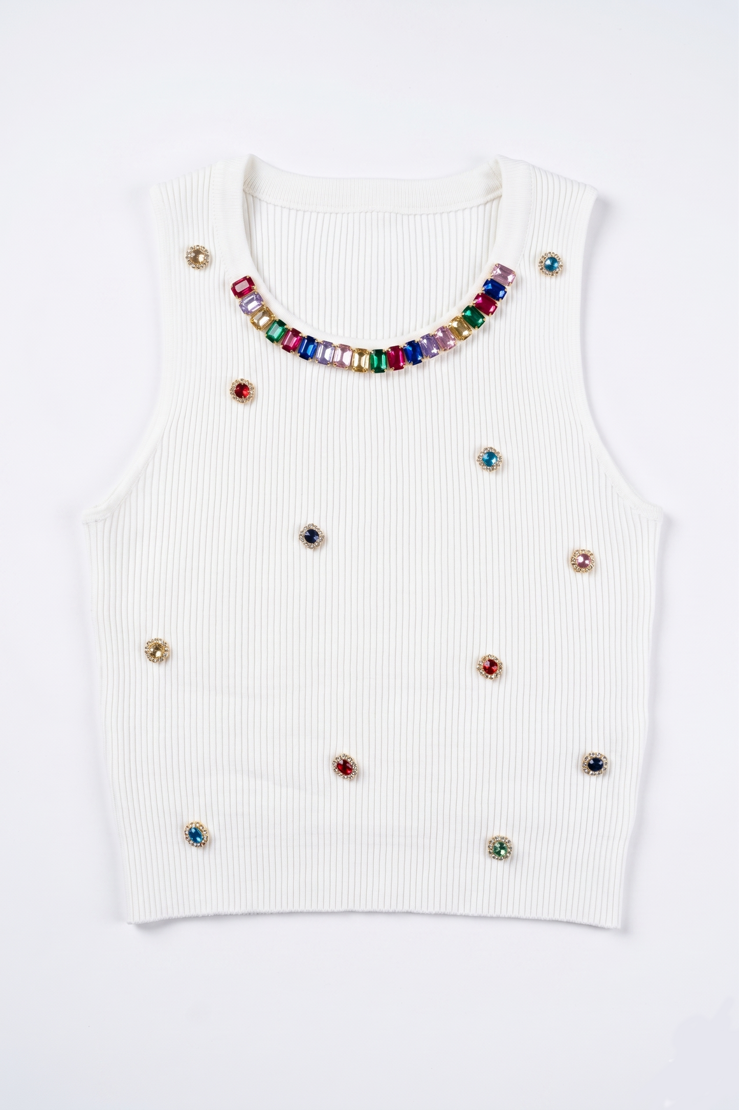 Дамски рипсен топ с камъни в бял цвят