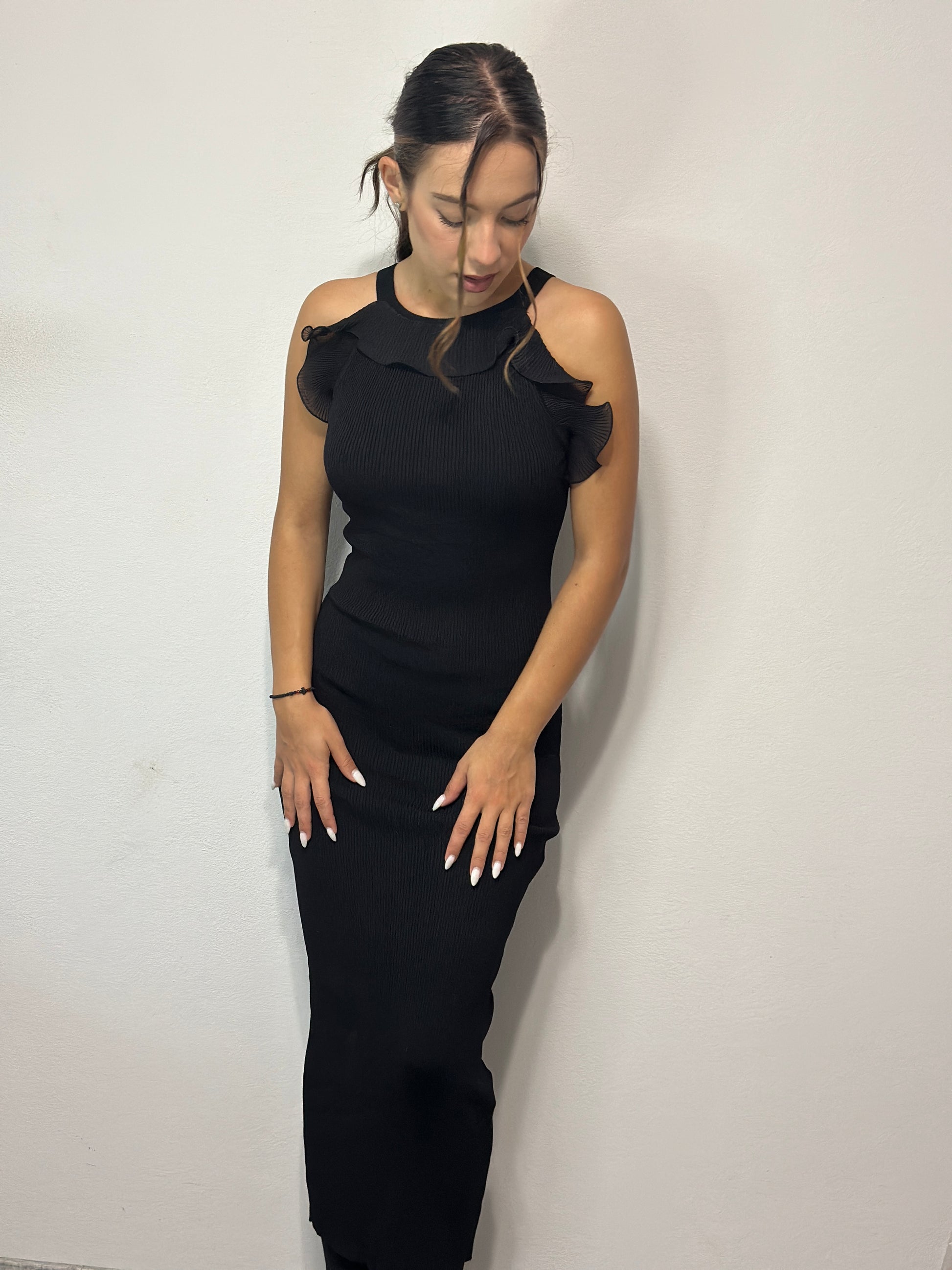 Дамска черна дълга рокля от рипс, втален силует по тялото, изработена от вискоза и полиамид, модел Elicia