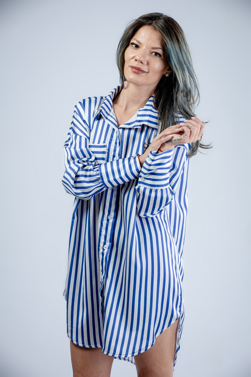 Дамска сатенирана овърсайз риза на синьо-бели райета, с дълъг ръкав и копчета, модел Elicia