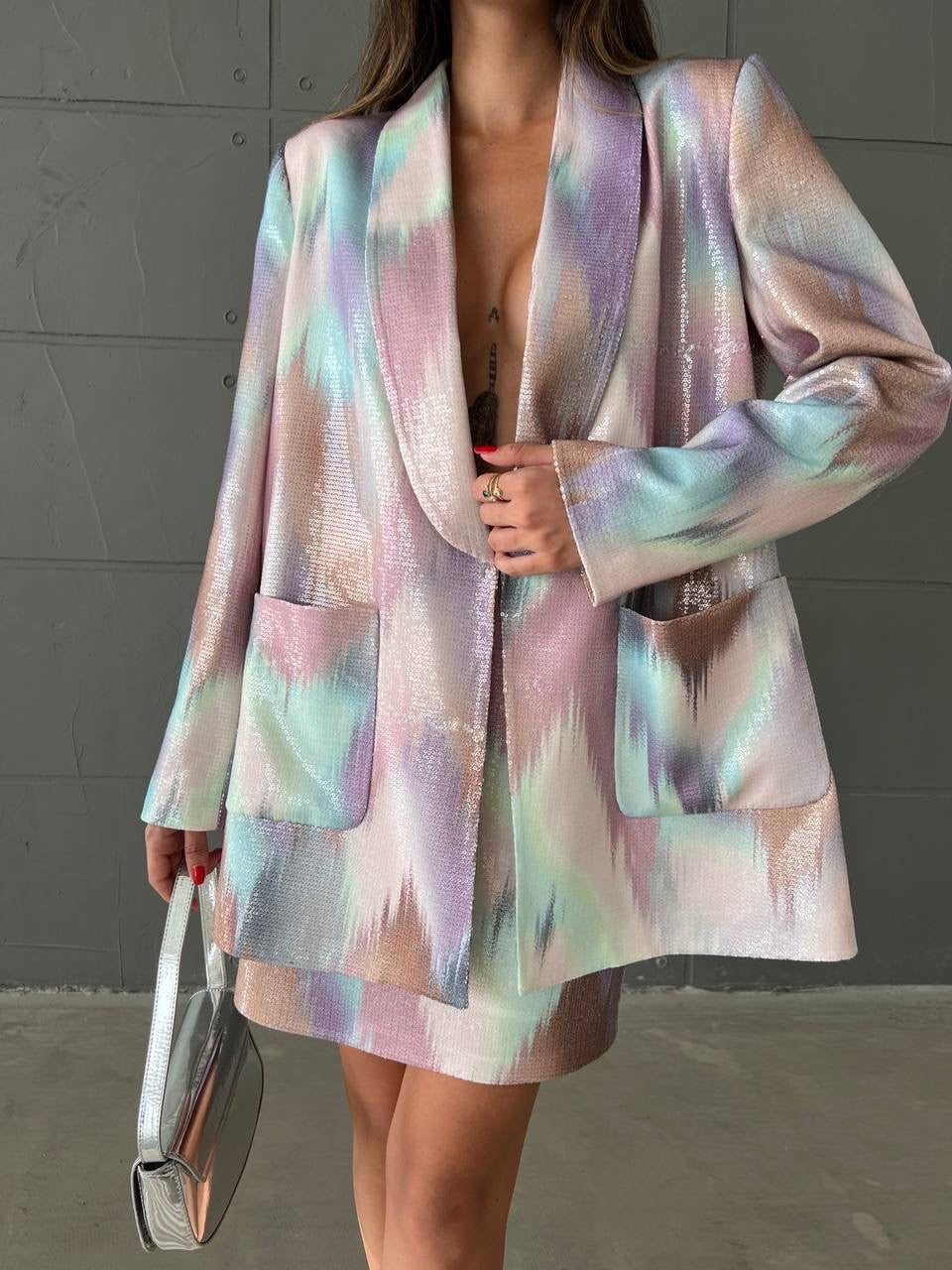 Дамски ефектен комплект сако и къса пола, преливащи пастелни цветове, с пайети, модел Elicia